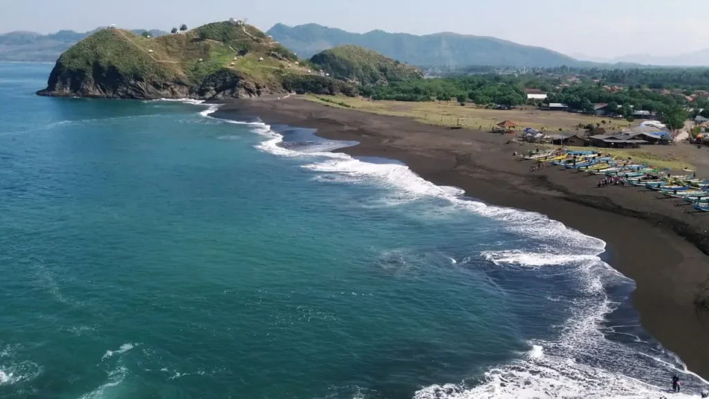 Pantai Payangan Bukit Cinta dan Konservasi Alam Pantai Payangan Bukit Cinta dan Konservasi Alam